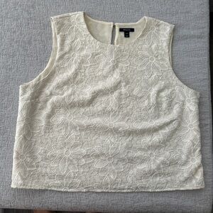 RW&Co. semi-cropped, textured blouse